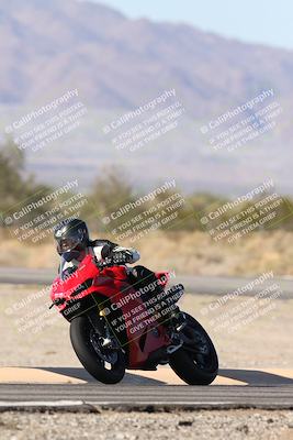 media/Dec-01-2025-Moto Forza (Mon) [[2daa91e15f]]/3-Beginner Group/Session 3 (Turn 3)/